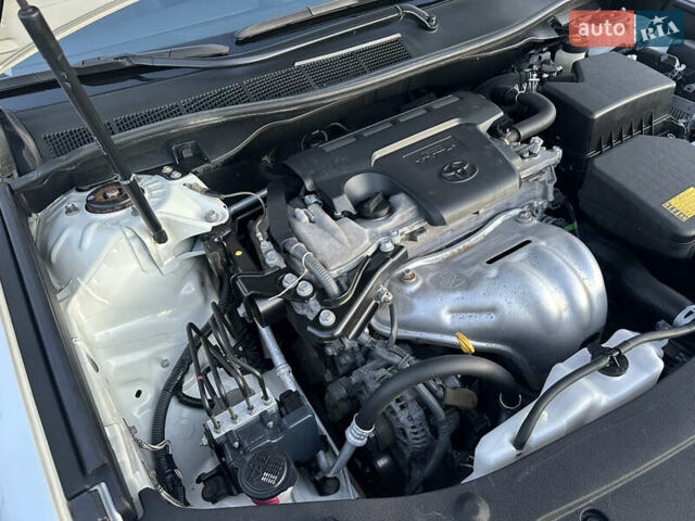 Белый Тойота Камри, объемом двигателя 2.49 л и пробегом 79 тыс. км за 17500 $, фото 46 на Automoto.ua