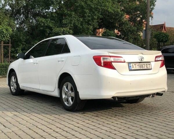 Белый Тойота Камри, объемом двигателя 2.5 л и пробегом 140 тыс. км за 11700 $, фото 2 на Automoto.ua