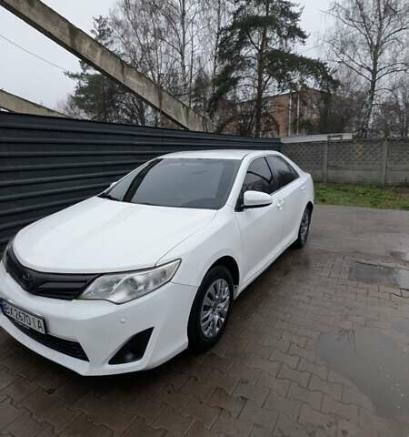 Белый Тойота Камри, объемом двигателя 2.49 л и пробегом 172 тыс. км за 9300 $, фото 1 на Automoto.ua