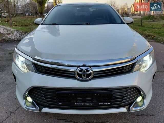 Белый Тойота Камри, объемом двигателя 2.5 л и пробегом 137 тыс. км за 16800 $, фото 3 на Automoto.ua