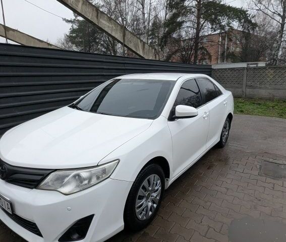 Белый Тойота Камри, объемом двигателя 2.5 л и пробегом 172 тыс. км за 9300 $, фото 7 на Automoto.ua