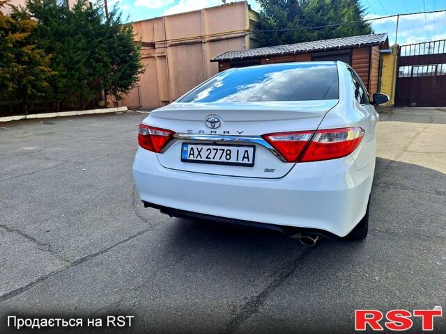 Белый Тойота Камри, объемом двигателя 2.5 л и пробегом 220 тыс. км за 12300 $, фото 5 на Automoto.ua