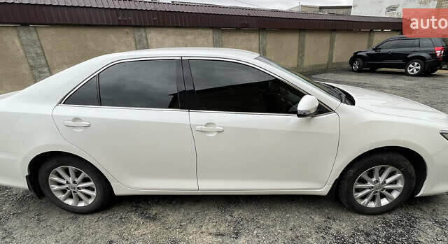 Білий Тойота Камрі, об'ємом двигуна 2.49 л та пробігом 240 тис. км за 15333 $, фото 13 на Automoto.ua