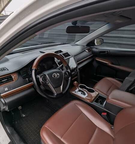 Белый Тойота Камри, объемом двигателя 2.49 л и пробегом 172 тыс. км за 9300 $, фото 9 на Automoto.ua