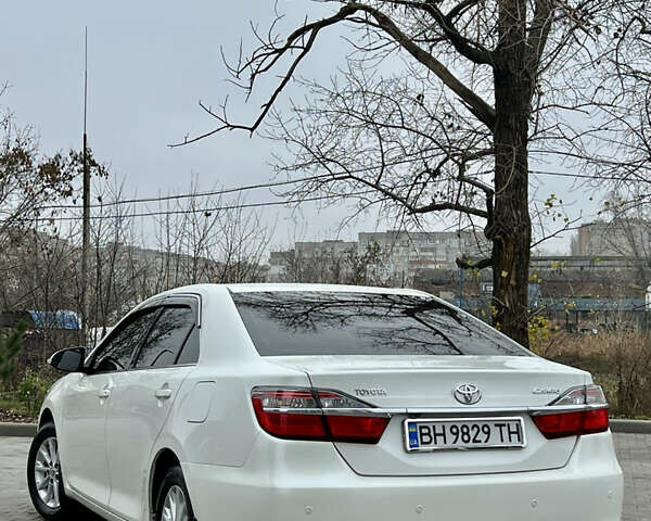 Белый Тойота Камри, объемом двигателя 2.49 л и пробегом 230 тыс. км за 14800 $, фото 4 на Automoto.ua