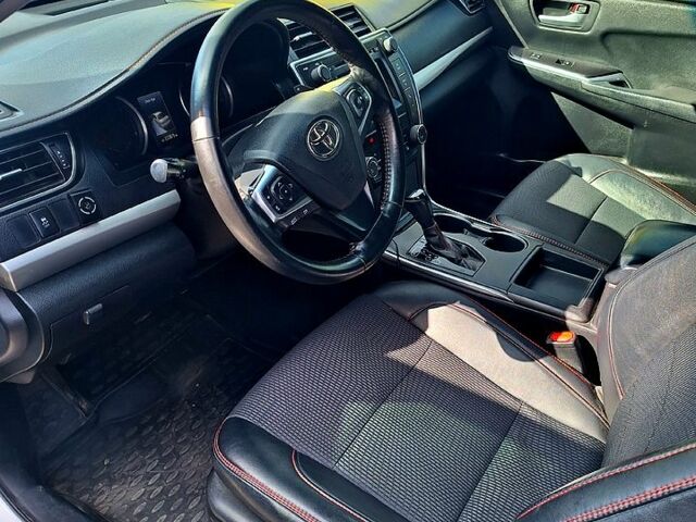 Белый Тойота Камри, объемом двигателя 2.5 л и пробегом 220 тыс. км за 12300 $, фото 7 на Automoto.ua