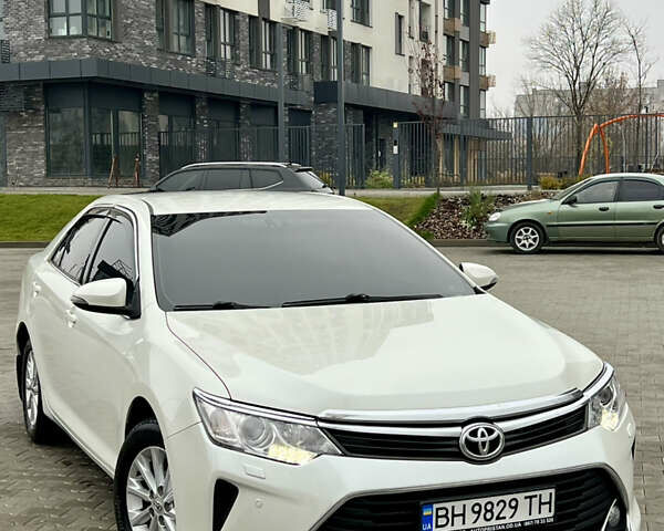 Белый Тойота Камри, объемом двигателя 2.49 л и пробегом 230 тыс. км за 14800 $, фото 1 на Automoto.ua