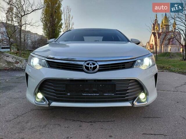 Белый Тойота Камри, объемом двигателя 2.5 л и пробегом 137 тыс. км за 16800 $, фото 2 на Automoto.ua