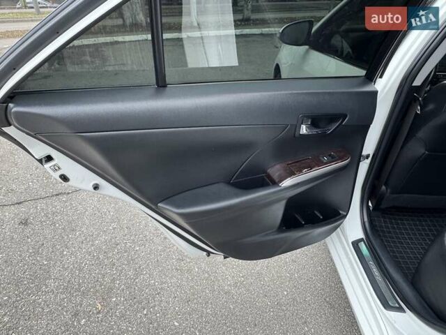 Белый Тойота Камри, объемом двигателя 2.49 л и пробегом 172 тыс. км за 17900 $, фото 24 на Automoto.ua