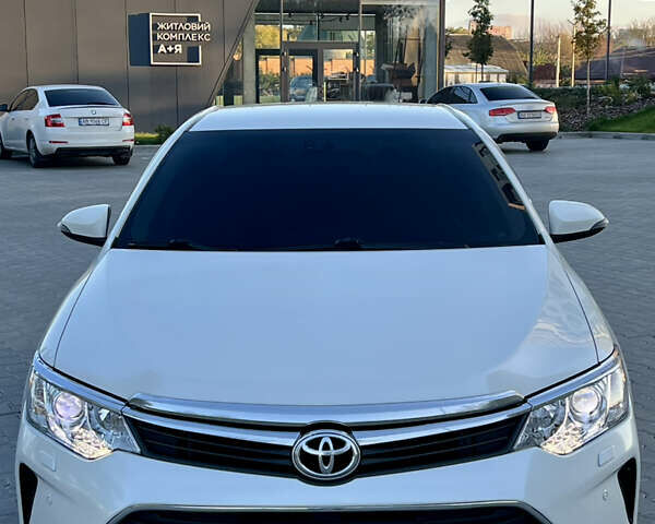 Тойота Камри 2015 в Кропивницком (Кировограде) на Automoto.ua Белый Тойота Камри, объемом двигателя 2.49 л и пробегом 230 тыс. км за 14800 $, фото 1 на Automoto.ua