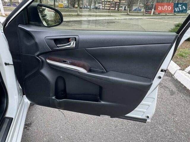 Белый Тойота Камри, объемом двигателя 2.49 л и пробегом 172 тыс. км за 17900 $, фото 26 на Automoto.ua