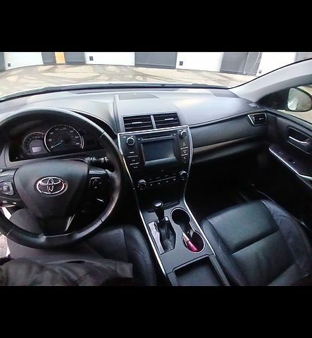 Белый Тойота Камри, объемом двигателя 2.5 л и пробегом 220 тыс. км за 13700 $, фото 7 на Automoto.ua