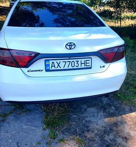 Белый Тойота Камри, объемом двигателя 2.5 л и пробегом 220 тыс. км за 13700 $, фото 1 на Automoto.ua