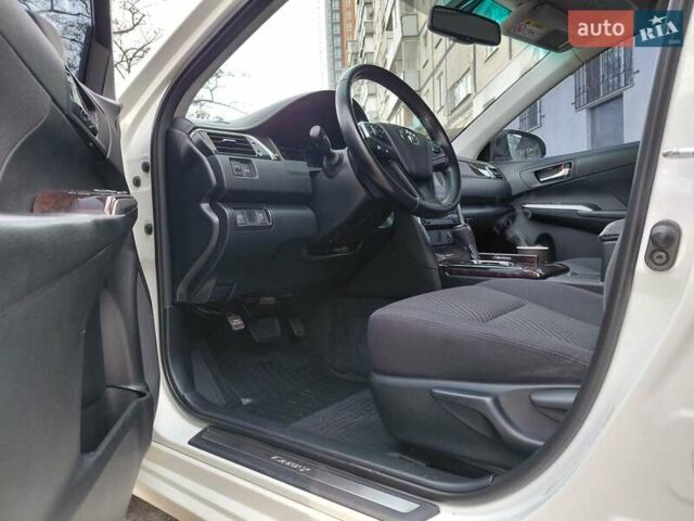 Белый Тойота Камри, объемом двигателя 2.5 л и пробегом 137 тыс. км за 16800 $, фото 16 на Automoto.ua