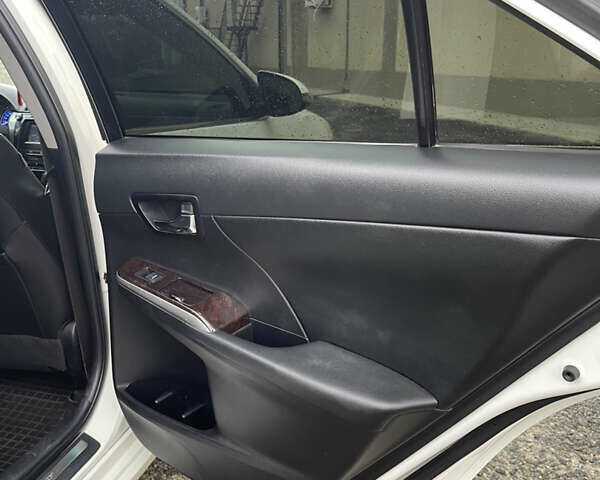 Білий Тойота Камрі, об'ємом двигуна 2.49 л та пробігом 240 тис. км за 15333 $, фото 18 на Automoto.ua