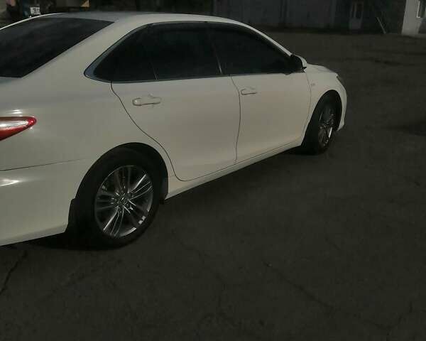 Білий Тойота Камрі, об'ємом двигуна 2.5 л та пробігом 280 тис. км за 13600 $, фото 3 на Automoto.ua