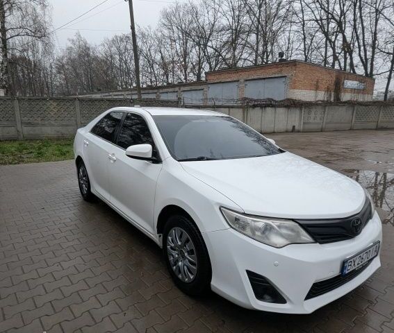Белый Тойота Камри, объемом двигателя 2.5 л и пробегом 172 тыс. км за 9300 $, фото 8 на Automoto.ua