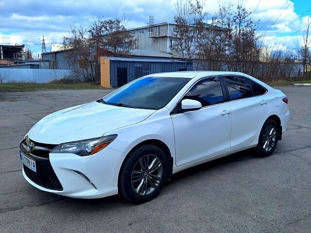 Белый Тойота Камри, объемом двигателя 2.5 л и пробегом 220 тыс. км за 12300 $, фото 2 на Automoto.ua