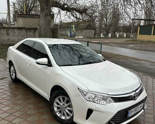 Білий Тойота Камрі, об'ємом двигуна 2.5 л та пробігом 170 тис. км за 18000 $, фото 2 на Automoto.ua