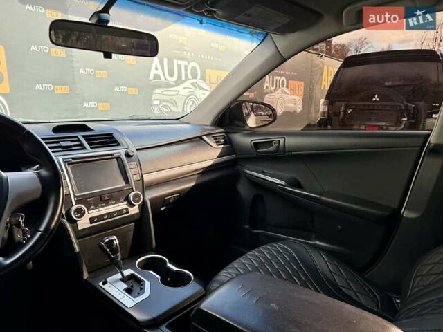 Тойота Камри 2015 в Харькове на Automoto.ua Белый Тойота Камри, объемом двигателя 2.49 л и пробегом 116 тыс. км за 10500 $, фото 12 на Automoto.ua