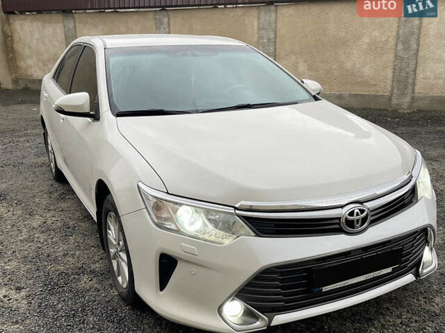 Білий Тойота Камрі, об'ємом двигуна 2.49 л та пробігом 240 тис. км за 15333 $, фото 4 на Automoto.ua