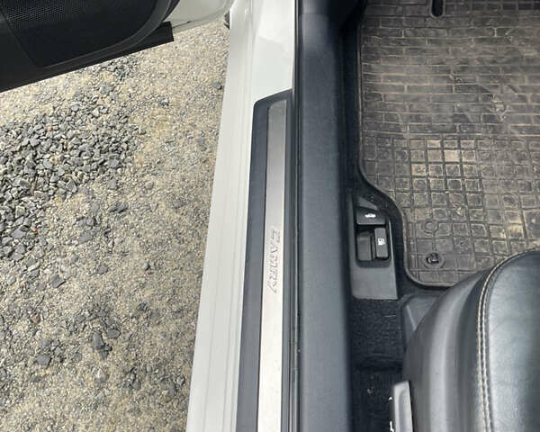 Білий Тойота Камрі, об'ємом двигуна 2.49 л та пробігом 240 тис. км за 15333 $, фото 28 на Automoto.ua