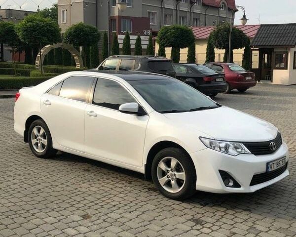 Белый Тойота Камри, объемом двигателя 2.5 л и пробегом 140 тыс. км за 11700 $, фото 1 на Automoto.ua