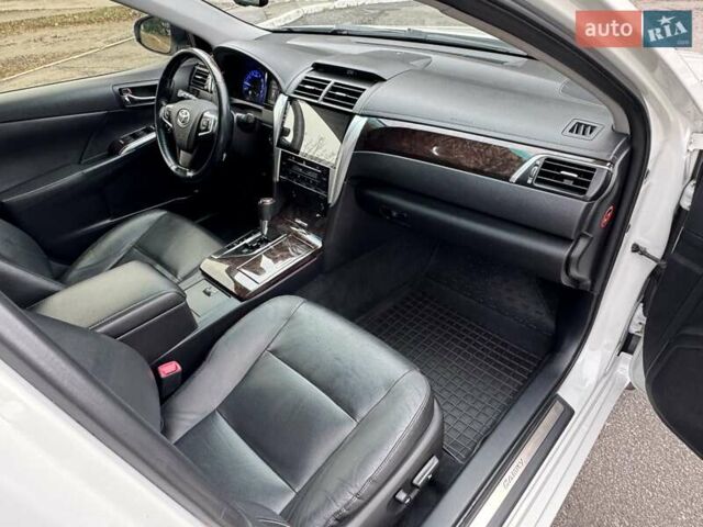 Белый Тойота Камри, объемом двигателя 2.49 л и пробегом 172 тыс. км за 17900 $, фото 25 на Automoto.ua