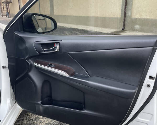 Білий Тойота Камрі, об'ємом двигуна 2.49 л та пробігом 240 тис. км за 15333 $, фото 17 на Automoto.ua