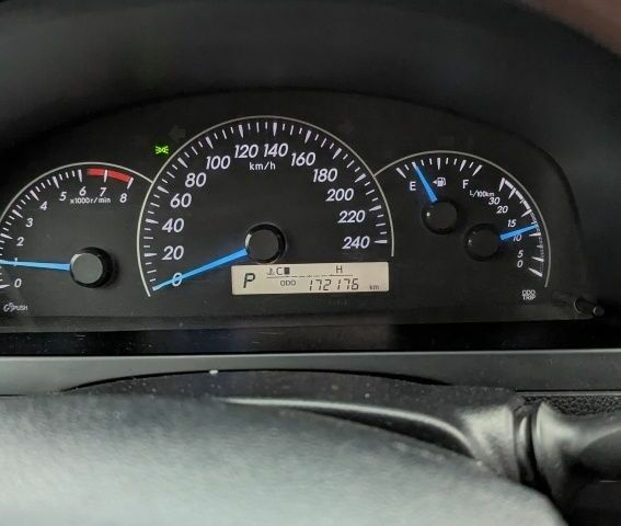 Белый Тойота Камри, объемом двигателя 2.5 л и пробегом 172 тыс. км за 9300 $, фото 1 на Automoto.ua