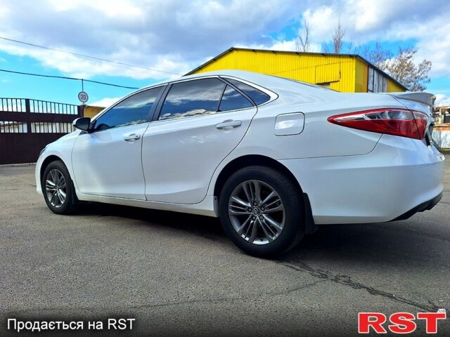 Белый Тойота Камри, объемом двигателя 2.5 л и пробегом 220 тыс. км за 12300 $, фото 4 на Automoto.ua