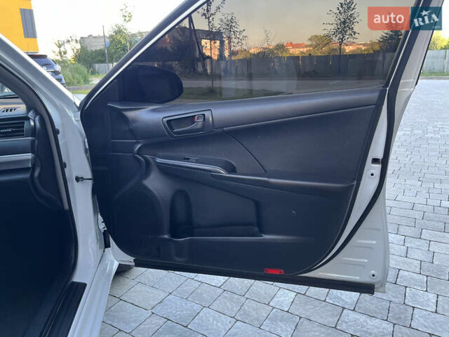 Белый Тойота Камри, объемом двигателя 2.49 л и пробегом 113 тыс. км за 13500 $, фото 8 на Automoto.ua