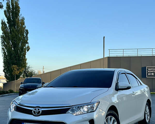 Тойота Камри 2015 в Кропивницком (Кировограде) на Automoto.ua Белый Тойота Камри, объемом двигателя 2.49 л и пробегом 230 тыс. км за 14800 $, фото 2 на Automoto.ua