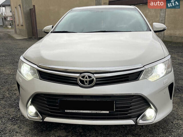 Білий Тойота Камрі, об'ємом двигуна 2.49 л та пробігом 240 тис. км за 15333 $, фото 3 на Automoto.ua