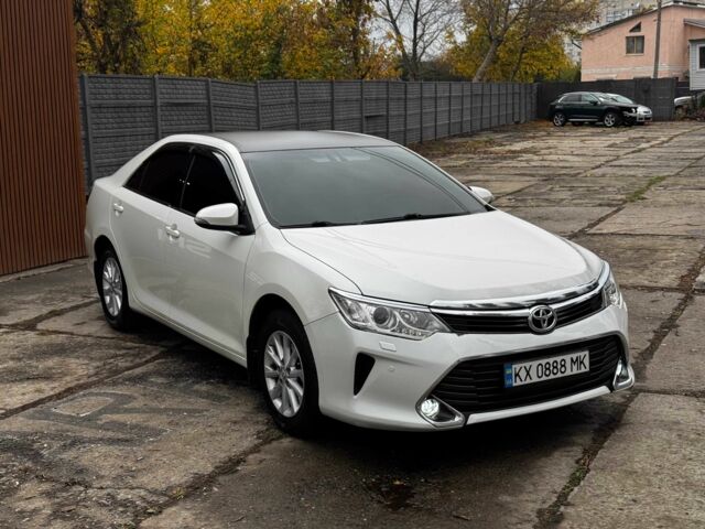 Белый Тойота Камри, объемом двигателя 2.5 л и пробегом 190 тыс. км за 13800 $, фото 1 на Automoto.ua