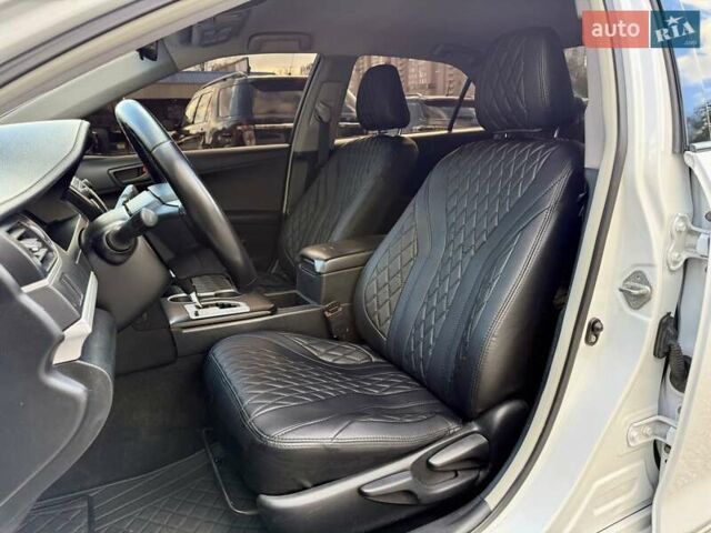 Тойота Камри 2015 в Харькове на Automoto.ua Белый Тойота Камри, объемом двигателя 2.49 л и пробегом 116 тыс. км за 10500 $, фото 7 на Automoto.ua