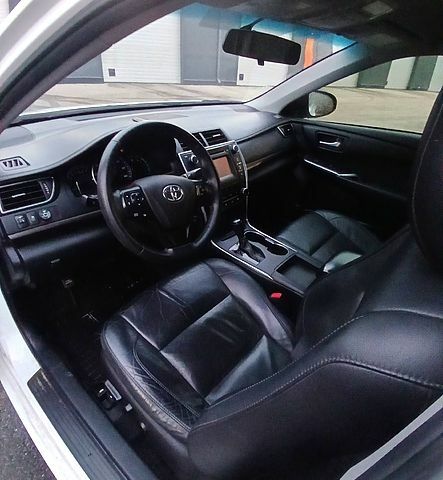 Белый Тойота Камри, объемом двигателя 2.5 л и пробегом 220 тыс. км за 13700 $, фото 6 на Automoto.ua