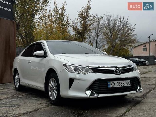 Белый Тойота Камри, объемом двигателя 2.49 л и пробегом 190 тыс. км за 13800 $, фото 7 на Automoto.ua