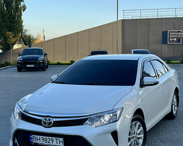 Тойота Камри 2015 в Кропивницком (Кировограде) на Automoto.ua Белый Тойота Камри, объемом двигателя 2.49 л и пробегом 230 тыс. км за 14800 $, фото 3 на Automoto.ua