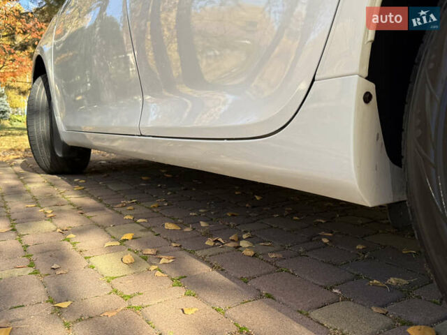 Тойота Камри 2016 в Харькове на Automoto.ua Белый Тойота Камри, объемом двигателя 2.49 л и пробегом 190 тыс. км за 16999 $, фото 31 на Automoto.ua