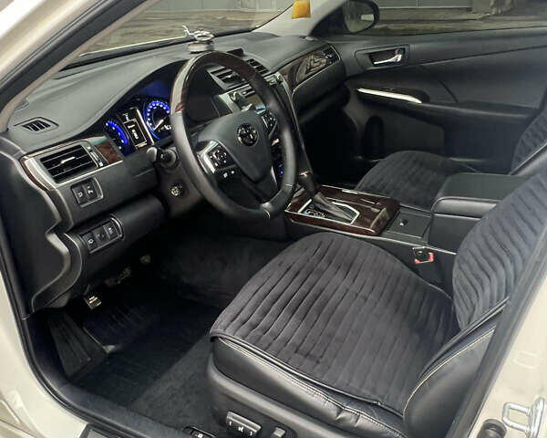 Белый Тойота Камри, объемом двигателя 0 л и пробегом 120 тыс. км за 18750 $, фото 4 на Automoto.ua