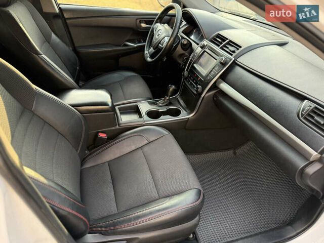 Белый Тойота Камри, объемом двигателя 2.49 л и пробегом 192 тыс. км за 13400 $, фото 19 на Automoto.ua