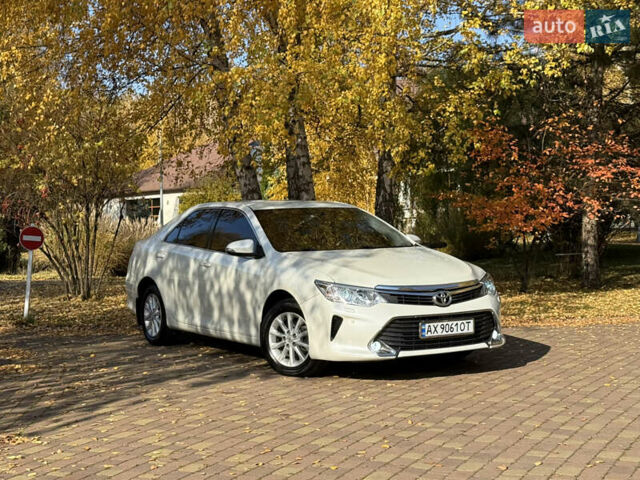 Тойота Камри 2016 в Харькове на Automoto.ua Белый Тойота Камри, объемом двигателя 2.49 л и пробегом 190 тыс. км за 16999 $, фото 10 на Automoto.ua