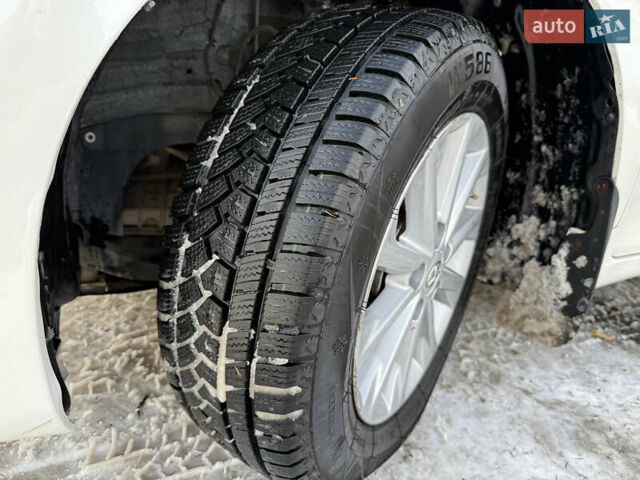 Білий Тойота Камрі, об'ємом двигуна 2.49 л та пробігом 185 тис. км за 14500 $, фото 21 на Automoto.ua