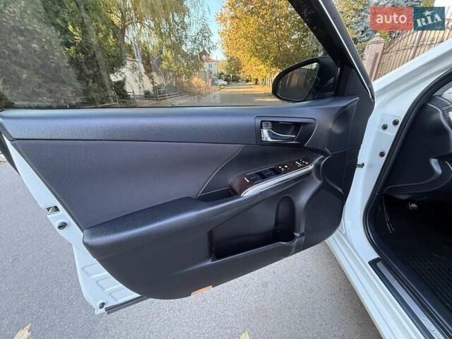 Белый Тойота Камри, объемом двигателя 2.49 л и пробегом 87 тыс. км за 18700 $, фото 81 на Automoto.ua