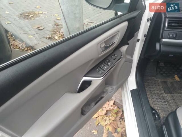 Білий Тойота Камрі, об'ємом двигуна 2.49 л та пробігом 107 тис. км за 13000 $, фото 5 на Automoto.ua