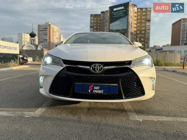 Белый Тойота Камри, объемом двигателя 2.49 л и пробегом 192 тыс. км за 13400 $, фото 2 на Automoto.ua