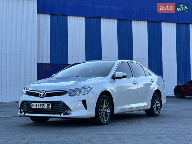 Белый Тойота Камри, объемом двигателя 2.49 л и пробегом 172 тыс. км за 16700 $, фото 2 на Automoto.ua