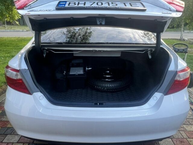 Белый Тойота Камри, объемом двигателя 2.5 л и пробегом 120 тыс. км за 12500 $, фото 7 на Automoto.ua