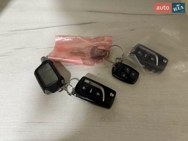 Белый Тойота Камри, объемом двигателя 2.49 л и пробегом 87 тыс. км за 18700 $, фото 124 на Automoto.ua